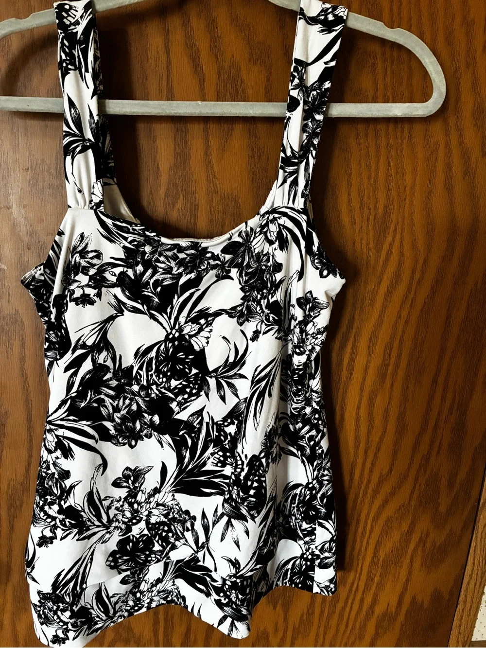 White House Black Market Black and White Floral Tank S - Picture 4 of 4